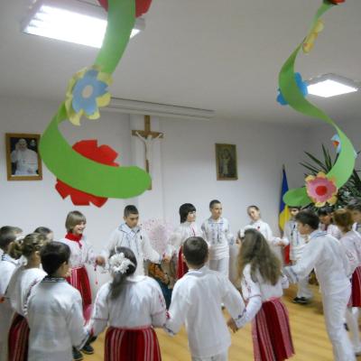 2 martie: Huşi: Gânduri pentru mame