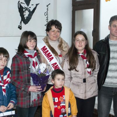 2 martie: Pildeşti: O mamă cu patru copii, aleasă "Mama Anului Scout 2014"