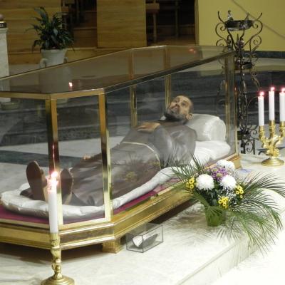 4 martie: Oneşti: Comemorarea naşterii pentru cer a fratelui Ieremia Valahul
