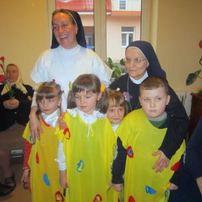 8 martie: Caritas Roman: Ziua internaţională a femeii la căminul pentru persoane vârstnice din Gherăeşti