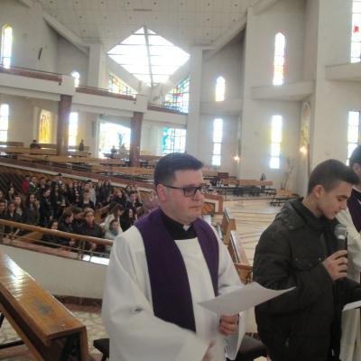 18 martie: Bacău: Liceeni pe Calea sfintei cruci pentru viaţă