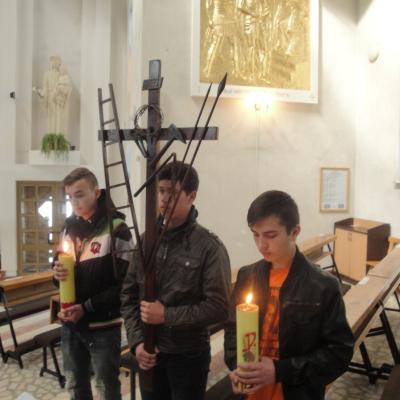 18 martie: Bacău: Liceeni pe Calea sfintei cruci pentru viaţă