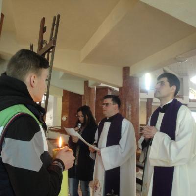 18 martie: Bacău: Liceeni pe Calea sfintei cruci pentru viaţă