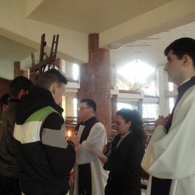 18 martie: Bacău: Liceeni pe Calea sfintei cruci pentru viaţă