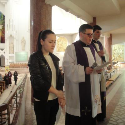 18 martie: Bacău: Liceeni pe Calea sfintei cruci pentru viaţă