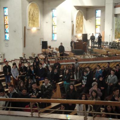 18 martie: Bacău: Liceeni pe Calea sfintei cruci pentru viaţă