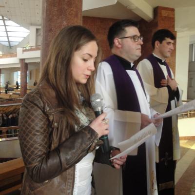 18 martie: Bacău: Liceeni pe Calea sfintei cruci pentru viaţă