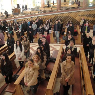 18 martie: Bacău: Liceeni pe Calea sfintei cruci pentru viaţă