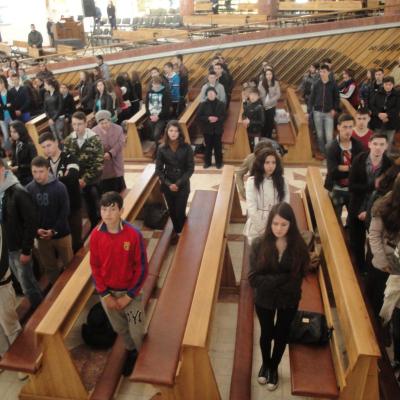 18 martie: Bacău: Liceeni pe Calea sfintei cruci pentru viaţă