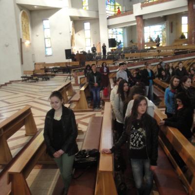 18 martie: Bacău: Liceeni pe Calea sfintei cruci pentru viaţă