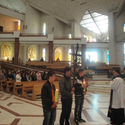 18 martie: Bacău: Liceeni pe Calea sfintei cruci pentru viaţă