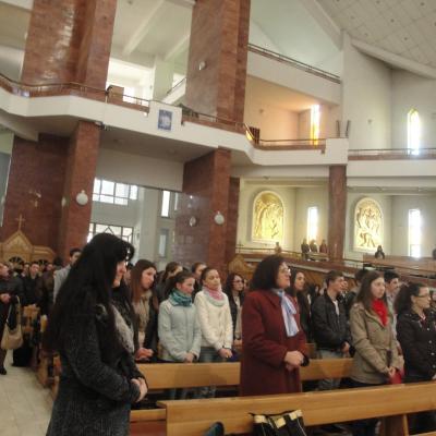 18 martie: Bacău: Liceeni pe Calea sfintei cruci pentru viaţă