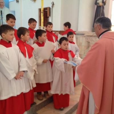 30 martie: Iugani: Un nou entuziasm în rândurile ministranţilor