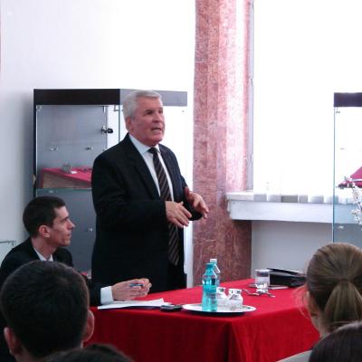 3 aprilie: Bacău: Conferinţa ştiinţifică "Ouăle de Paşti la români"