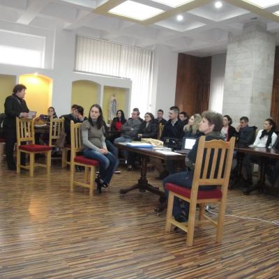 12 aprilie: Bacău (centru): Încheierea primului curs pentru logodnici