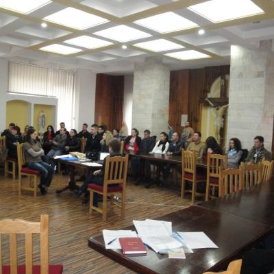 12 aprilie: Bacău (centru): Încheierea primului curs pentru logodnici