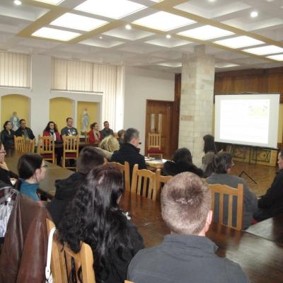 12 aprilie: Bacău (centru): Încheierea primului curs pentru logodnici