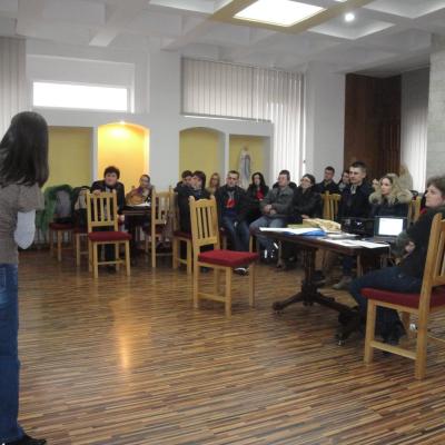 12 aprilie: Bacău (centru): Încheierea primului curs pentru logodnici