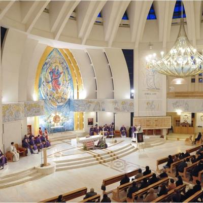 12 aprilie: Expunerea unei copii a Giulgiului din Torino în catedrala "Sfânta Fecioară Maria, Regină"