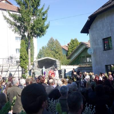 13 aprilie: Moineşti: Floriile, o primăvară în suflet