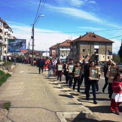 13 aprilie: Moineşti: Floriile, o primăvară în suflet