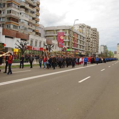 13 aprilie: Bacău: Ziua Tineretului