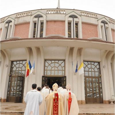 17 aprilie: Iaşi: Liturghia crismei