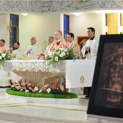 17 aprilie: Iaşi: Liturghia crismei