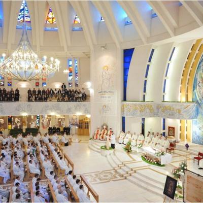 17 aprilie: Iaşi: Liturghia crismei