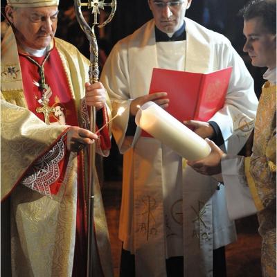 20 aprilie: Iaşi: Liturghia şi procesiunea din Noaptea Învierii