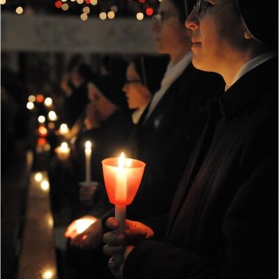 20 aprilie: Iaşi: Liturghia şi procesiunea din Noaptea Învierii