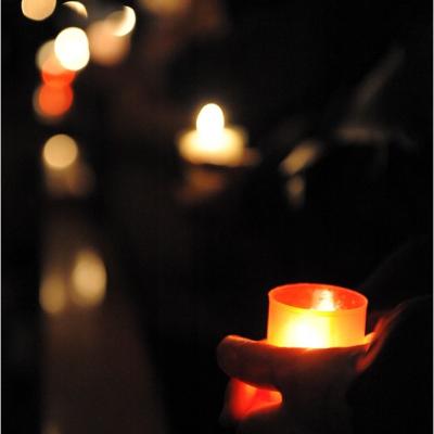 20 aprilie: Iaşi: Liturghia şi procesiunea din Noaptea Învierii