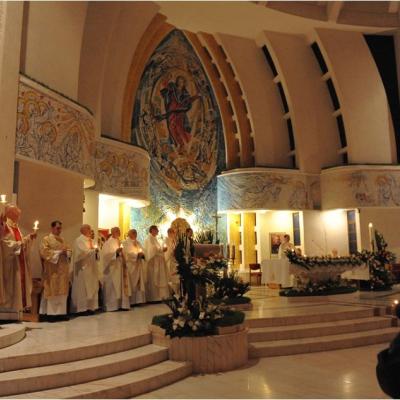 20 aprilie: Iaşi: Liturghia şi procesiunea din Noaptea Învierii