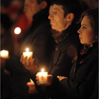20 aprilie: Iaşi: Liturghia şi procesiunea din Noaptea Învierii