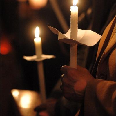 20 aprilie: Iaşi: Liturghia şi procesiunea din Noaptea Învierii