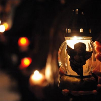20 aprilie: Iaşi: Liturghia şi procesiunea din Noaptea Învierii