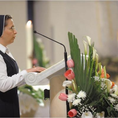 20 aprilie: Iaşi: Liturghia şi procesiunea din Noaptea Învierii