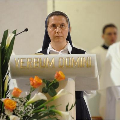 20 aprilie: Iaşi: Liturghia şi procesiunea din Noaptea Învierii