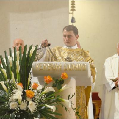 20 aprilie: Iaşi: Liturghia şi procesiunea din Noaptea Învierii