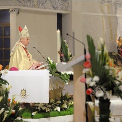 20 aprilie: Iaşi: Liturghia şi procesiunea din Noaptea Învierii