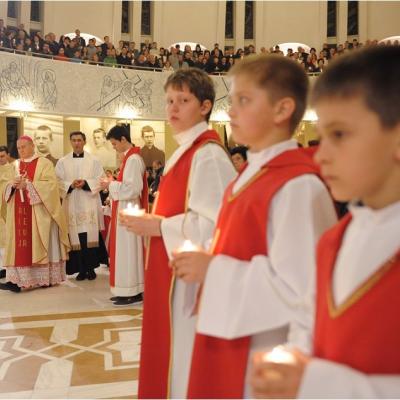 20 aprilie: Iaşi: Liturghia şi procesiunea din Noaptea Învierii
