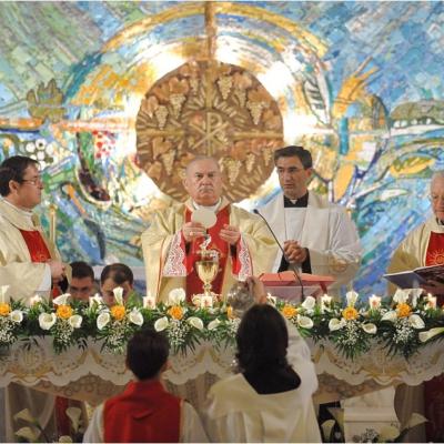 20 aprilie: Iaşi: Liturghia şi procesiunea din Noaptea Învierii