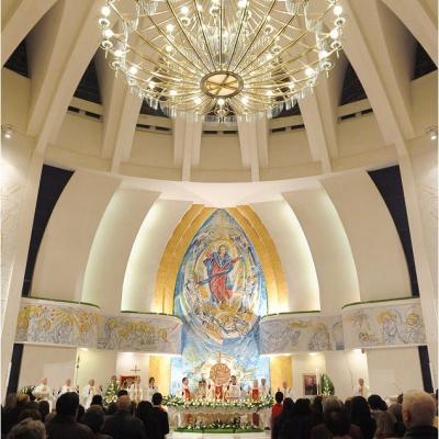 20 aprilie: Iaşi: Liturghia şi procesiunea din Noaptea Învierii