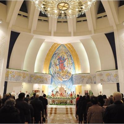 20 aprilie: Iaşi: Liturghia şi procesiunea din Noaptea Învierii