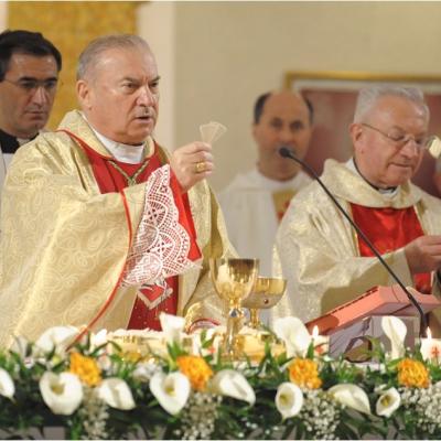 20 aprilie: Iaşi: Liturghia şi procesiunea din Noaptea Învierii