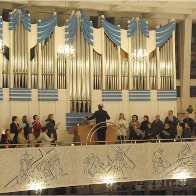 20 aprilie: Iaşi: Liturghia şi procesiunea din Noaptea Învierii