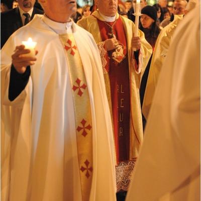 20 aprilie: Iaşi: Liturghia şi procesiunea din Noaptea Învierii