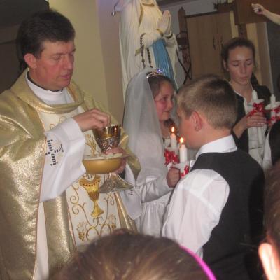 27 aprilie: Satu Nou (BC): Prima Sfântă Împărtăşanie