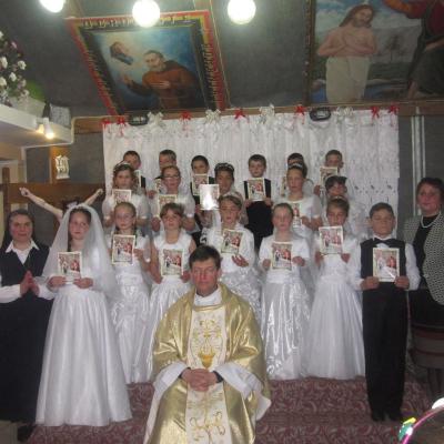 27 aprilie: Satu Nou (BC): Prima Sfântă Împărtăşanie