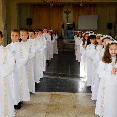 27 aprilie: Luizi-Călugăra: Prima Sfântă Împărtăşanie